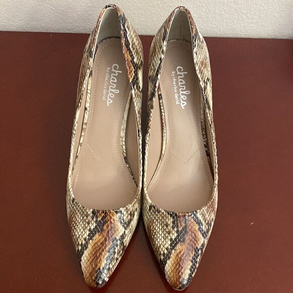 CHARLES BY CHARLES DAVID Beige Python Embossed Vasto Flare Slip On Heels 8.5M - Picture 2 of 7